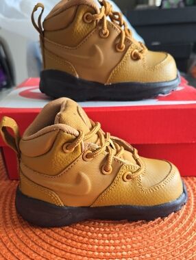 Nike Manoa 5C (Wheat) High Top Boots